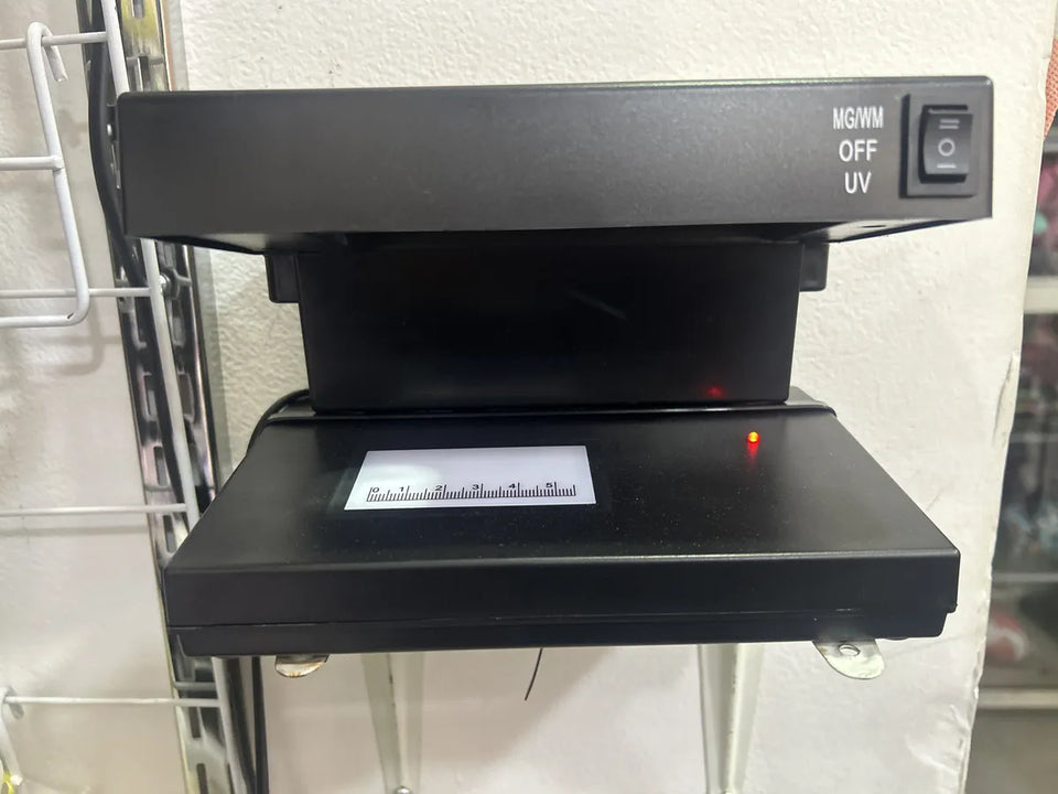 DETECTOR DE BILLETES FALSOS